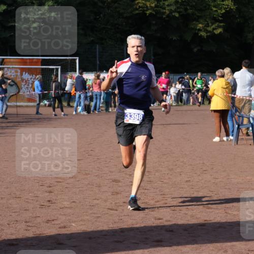 27.09.2026 - 35. Volkslauf durch das schöne Alstertal Strokosch-Dieckow http://msf.ph/oto/10575581 27.09.2026 11:20:08 Ziel 3398, 3423 meine-sportfotos.de
