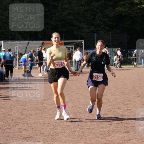 27.09.2026 - 35. Volkslauf durch das schöne Alstertal Strokosch-Dieckow http://msf.ph/oto/10575613 27.09.2026 12:36:23 Ziel 2155, 2158 meine-sportfotos.de