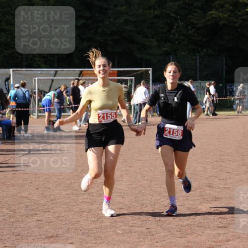 27.09.2026 - 35. Volkslauf durch das schöne Alstertal Strokosch-Dieckow http://msf.ph/oto/10575631 27.09.2026 12:36:24 Ziel 2155, 2158 meine-sportfotos.de