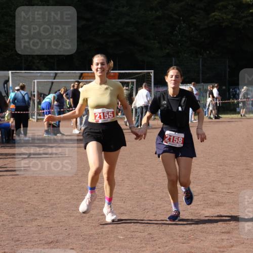 27.09.2026 - 35. Volkslauf durch das schöne Alstertal Strokosch-Dieckow http://msf.ph/oto/10575636 27.09.2026 12:36:24 Ziel 2155, 2158 meine-sportfotos.de