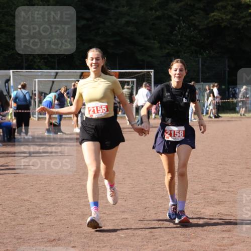 27.09.2026 - 35. Volkslauf durch das schöne Alstertal Strokosch-Dieckow http://msf.ph/oto/10575645 27.09.2026 12:36:24 Ziel 2155, 2158 meine-sportfotos.de