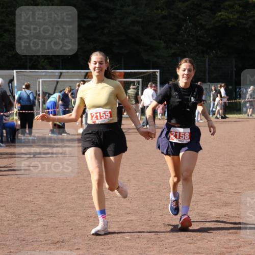 27.09.2026 - 35. Volkslauf durch das schöne Alstertal Strokosch-Dieckow http://msf.ph/oto/10575649 27.09.2026 12:36:24 Ziel 2155, 2158 meine-sportfotos.de