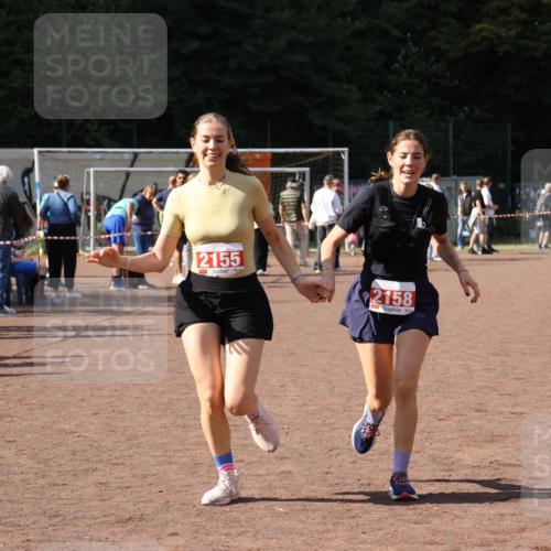 27.09.2026 - 35. Volkslauf durch das schöne Alstertal Strokosch-Dieckow http://msf.ph/oto/10575653 27.09.2026 12:36:24 Ziel 2155, 2158 meine-sportfotos.de
