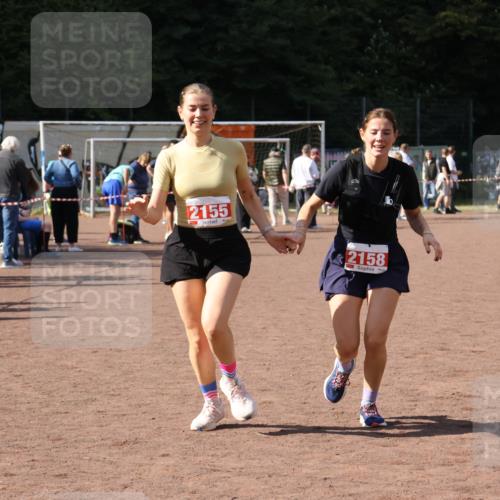 27.09.2026 - 35. Volkslauf durch das schöne Alstertal Strokosch-Dieckow http://msf.ph/oto/10575659 27.09.2026 12:36:24 Ziel 2155, 2158 meine-sportfotos.de
