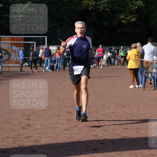 27.09.2026 - 35. Volkslauf durch das schöne Alstertal Strokosch-Dieckow http://msf.ph/oto/10575676 27.09.2026 11:20:08 Ziel 3398, 3423 meine-sportfotos.de