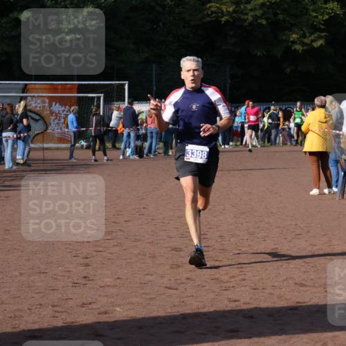 27.09.2026 - 35. Volkslauf durch das schöne Alstertal Strokosch-Dieckow http://msf.ph/oto/10575874 27.09.2026 11:20:08 Ziel 3398, 3423 meine-sportfotos.de