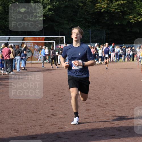 27.09.2026 - 35. Volkslauf durch das schöne Alstertal Strokosch-Dieckow http://msf.ph/oto/10576174 27.09.2026 11:20:01 Ziel 3398, 3978 meine-sportfotos.de