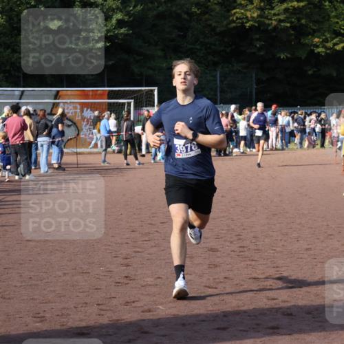 27.09.2026 - 35. Volkslauf durch das schöne Alstertal Strokosch-Dieckow http://msf.ph/oto/10576215 27.09.2026 11:20:01 Ziel 3398, 3978 meine-sportfotos.de