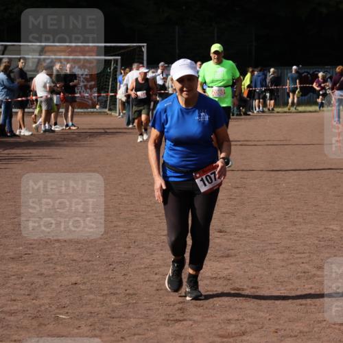 27.09.2026 - 35. Volkslauf durch das schöne Alstertal Strokosch-Dieckow http://msf.ph/oto/10576286 27.09.2026 12:30:39 Ziel 1072, 1647, 2080 meine-sportfotos.de