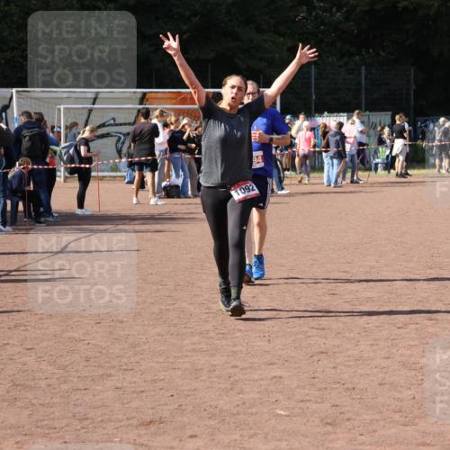 27.09.2026 - 35. Volkslauf durch das schöne Alstertal Strokosch-Dieckow http://msf.ph/oto/10576325 27.09.2026 12:38:28 Ziel 1092, 2194 meine-sportfotos.de