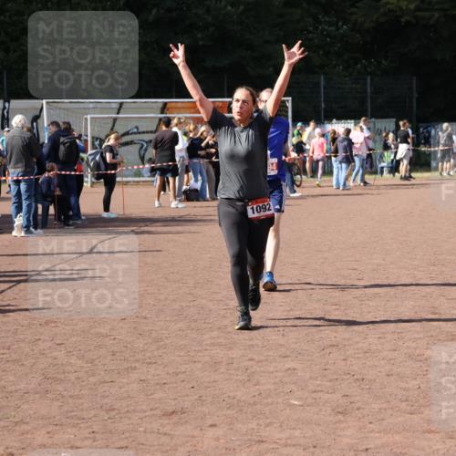 27.09.2026 - 35. Volkslauf durch das schöne Alstertal Strokosch-Dieckow http://msf.ph/oto/10576367 27.09.2026 12:38:29 Ziel 1092, 2194 meine-sportfotos.de
