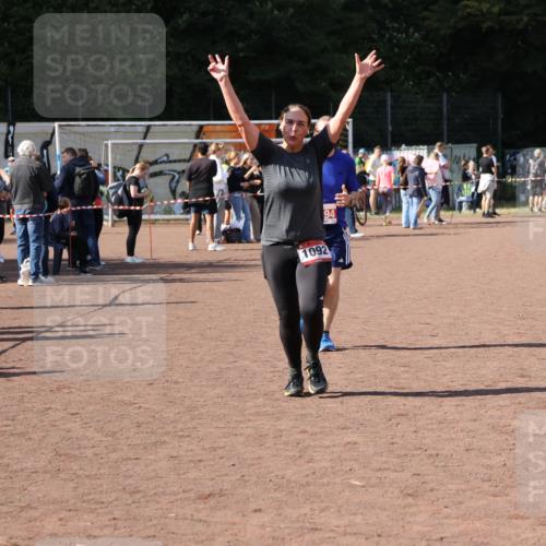 27.09.2026 - 35. Volkslauf durch das schöne Alstertal Strokosch-Dieckow http://msf.ph/oto/10576382 27.09.2026 12:38:29 Ziel 1092, 2194 meine-sportfotos.de