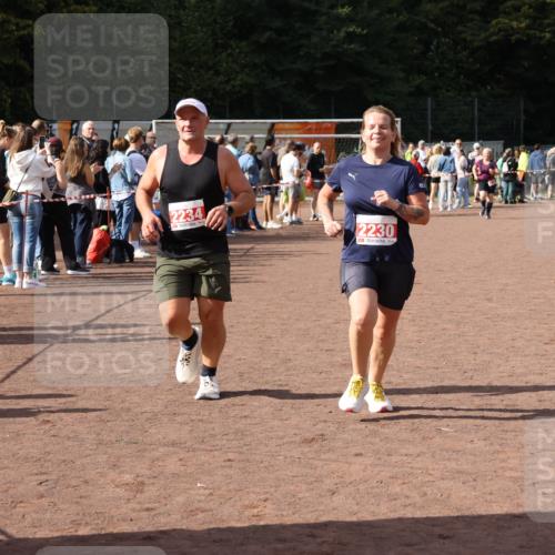 27.09.2026 - 35. Volkslauf durch das schöne Alstertal Strokosch-Dieckow http://msf.ph/oto/10576476 27.09.2026 12:30:47 Ziel 1647, 2080, 2230, 2234 meine-sportfotos.de