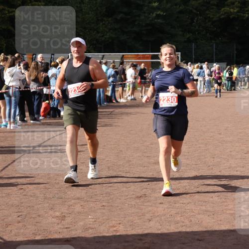 27.09.2026 - 35. Volkslauf durch das schöne Alstertal Strokosch-Dieckow http://msf.ph/oto/10576493 27.09.2026 12:30:47 Ziel 1647, 2080, 2230, 2234 meine-sportfotos.de