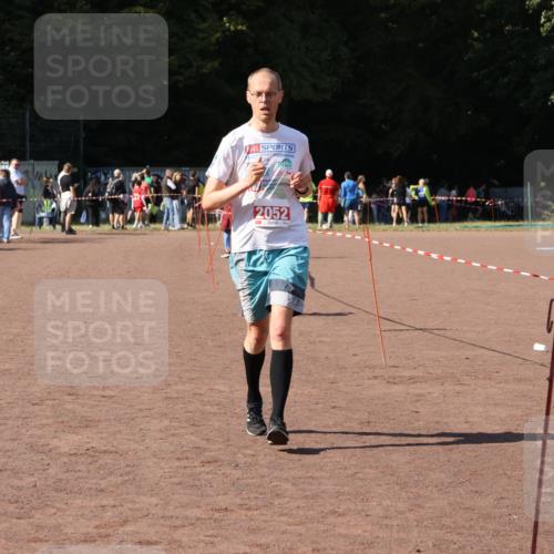 27.09.2026 - 35. Volkslauf durch das schöne Alstertal Strokosch-Dieckow http://msf.ph/oto/10576494 27.09.2026 12:38:55 Ziel 2052 meine-sportfotos.de