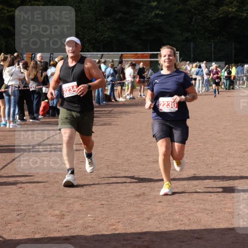 27.09.2026 - 35. Volkslauf durch das schöne Alstertal Strokosch-Dieckow http://msf.ph/oto/10576500 27.09.2026 12:30:47 Ziel 1647, 2080, 2230, 2234 meine-sportfotos.de