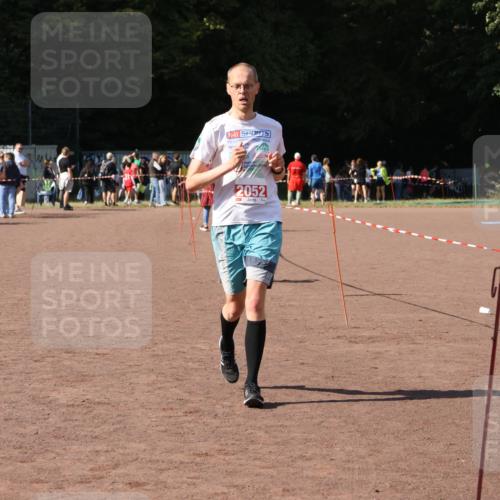 27.09.2026 - 35. Volkslauf durch das schöne Alstertal Strokosch-Dieckow http://msf.ph/oto/10576502 27.09.2026 12:38:55 Ziel 2052 meine-sportfotos.de