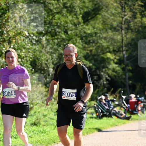 27.09.2026 - 35. Volkslauf durch das schöne Alstertal Dr. Thomas Lammeyer http://msf.ph/oto/10576506 27.09.2026 11:44:44 Laufen 3074, 3075 meine-sportfotos.de