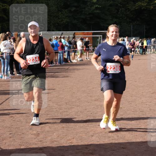 27.09.2026 - 35. Volkslauf durch das schöne Alstertal Strokosch-Dieckow http://msf.ph/oto/10576547 27.09.2026 12:30:48 Ziel 1647, 2080, 2230, 2234 meine-sportfotos.de