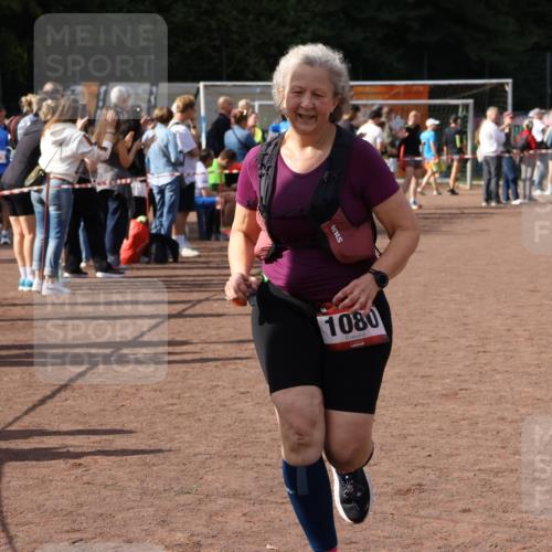 27.09.2026 - 35. Volkslauf durch das schöne Alstertal Strokosch-Dieckow http://msf.ph/oto/10576644 27.09.2026 12:31:01 Ziel 1080, 2245, 2248 meine-sportfotos.de