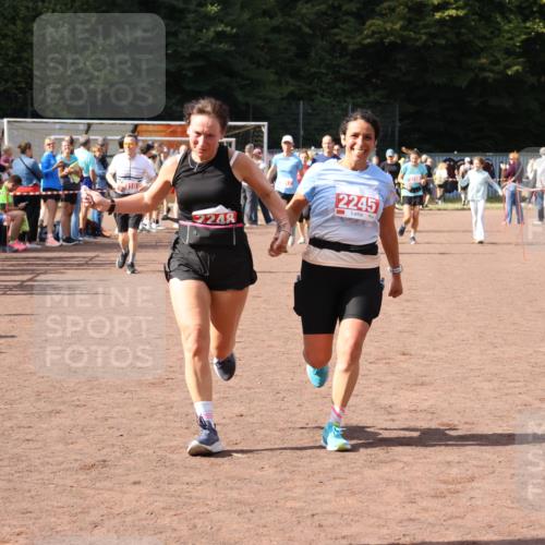 27.09.2026 - 35. Volkslauf durch das schöne Alstertal Strokosch-Dieckow http://msf.ph/oto/10576680 27.09.2026 12:31:09 Ziel 2012, 2013, 2245, 2248, 2310 meine-sportfotos.de