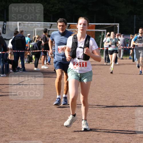 27.09.2026 - 35. Volkslauf durch das schöne Alstertal Strokosch-Dieckow http://msf.ph/oto/10576689 27.09.2026 12:39:44 Ziel 2079, 2311, 2483, 2484 meine-sportfotos.de