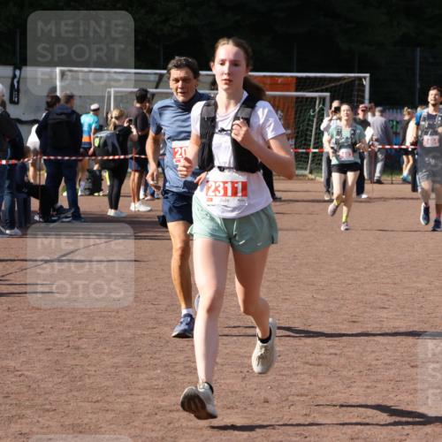 27.09.2026 - 35. Volkslauf durch das schöne Alstertal Strokosch-Dieckow http://msf.ph/oto/10576705 27.09.2026 12:39:44 Ziel 2079, 2311, 2483, 2484 meine-sportfotos.de