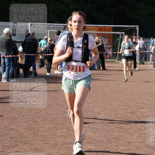 27.09.2026 - 35. Volkslauf durch das schöne Alstertal Strokosch-Dieckow http://msf.ph/oto/10576740 27.09.2026 12:39:44 Ziel 2079, 2311, 2483, 2484 meine-sportfotos.de
