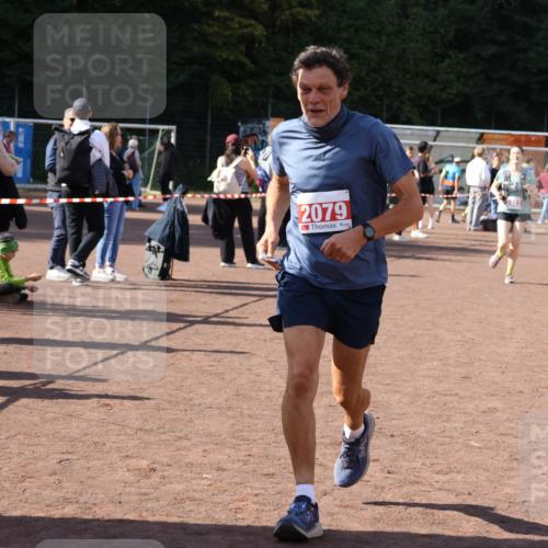 27.09.2026 - 35. Volkslauf durch das schöne Alstertal Strokosch-Dieckow http://msf.ph/oto/10576769 27.09.2026 12:39:47 Ziel 2079, 2267, 2311, 2483, 2484 meine-sportfotos.de