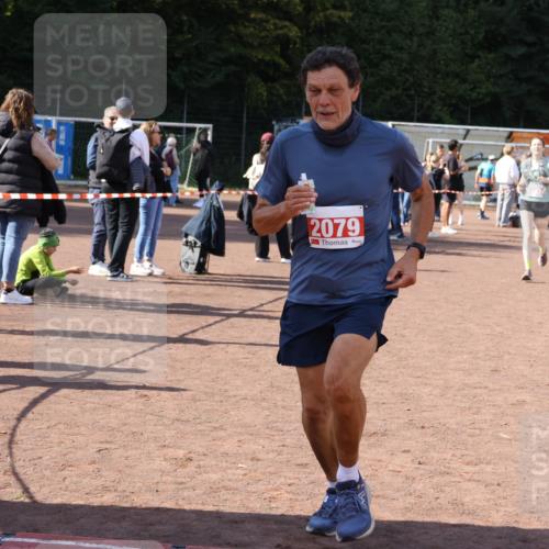 27.09.2026 - 35. Volkslauf durch das schöne Alstertal Strokosch-Dieckow http://msf.ph/oto/10576790 27.09.2026 12:39:47 Ziel 2079, 2267, 2311, 2483, 2484 meine-sportfotos.de