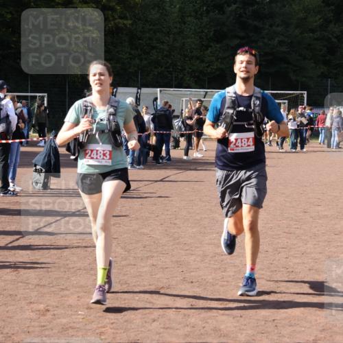 27.09.2026 - 35. Volkslauf durch das schöne Alstertal Strokosch-Dieckow http://msf.ph/oto/10576812 27.09.2026 12:39:51 Ziel 2267, 2483, 2484 meine-sportfotos.de