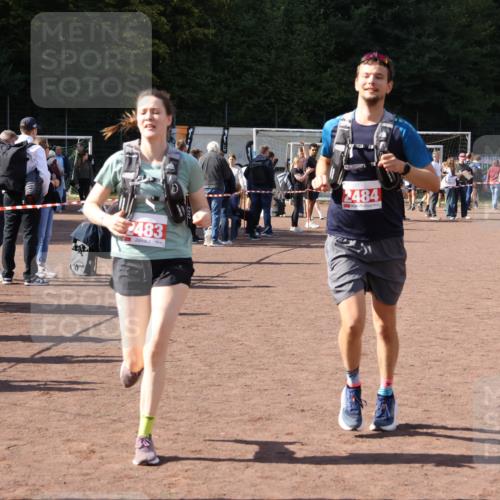 27.09.2026 - 35. Volkslauf durch das schöne Alstertal Strokosch-Dieckow http://msf.ph/oto/10576825 27.09.2026 12:39:51 Ziel 2267, 2483, 2484 meine-sportfotos.de