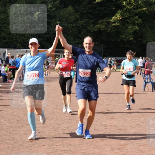 27.09.2026 - 35. Volkslauf durch das schöne Alstertal Strokosch-Dieckow http://msf.ph/oto/10576836 27.09.2026 12:31:16 Ziel 1086, 1649, 2011, 2012, 2013, 2198, 2310 meine-sportfotos.de