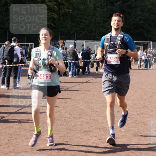 27.09.2026 - 35. Volkslauf durch das schöne Alstertal Strokosch-Dieckow http://msf.ph/oto/10576839 27.09.2026 12:39:51 Ziel 2267, 2483, 2484 meine-sportfotos.de
