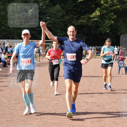 27.09.2026 - 35. Volkslauf durch das schöne Alstertal Strokosch-Dieckow http://msf.ph/oto/10576853 27.09.2026 12:31:16 Ziel 1086, 1649, 2011, 2012, 2013, 2198, 2310 meine-sportfotos.de