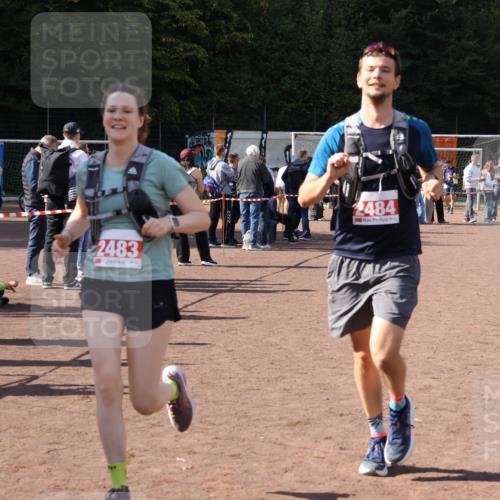 27.09.2026 - 35. Volkslauf durch das schöne Alstertal Strokosch-Dieckow http://msf.ph/oto/10576863 27.09.2026 12:39:51 Ziel 2267, 2483, 2484 meine-sportfotos.de