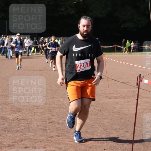 27.09.2026 - 35. Volkslauf durch das schöne Alstertal Strokosch-Dieckow http://msf.ph/oto/10576871 27.09.2026 12:39:53 Ziel 2087, 2100, 2267, 2483, 2484 meine-sportfotos.de
