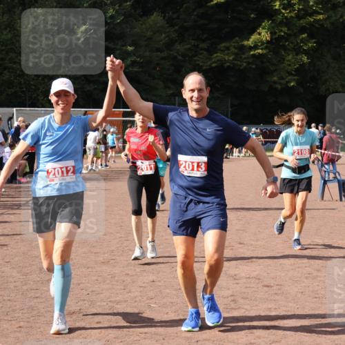 27.09.2026 - 35. Volkslauf durch das schöne Alstertal Strokosch-Dieckow http://msf.ph/oto/10576879 27.09.2026 12:31:17 Ziel 1086, 1649, 2011, 2012, 2013, 2198, 2310 meine-sportfotos.de