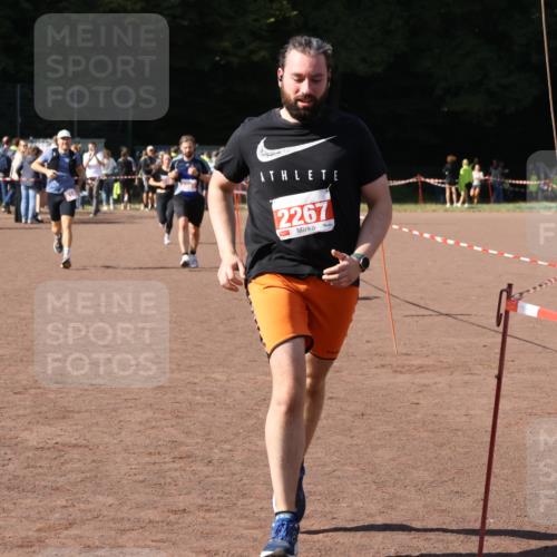 27.09.2026 - 35. Volkslauf durch das schöne Alstertal Strokosch-Dieckow http://msf.ph/oto/10576884 27.09.2026 12:39:53 Ziel 2087, 2100, 2267, 2483, 2484 meine-sportfotos.de