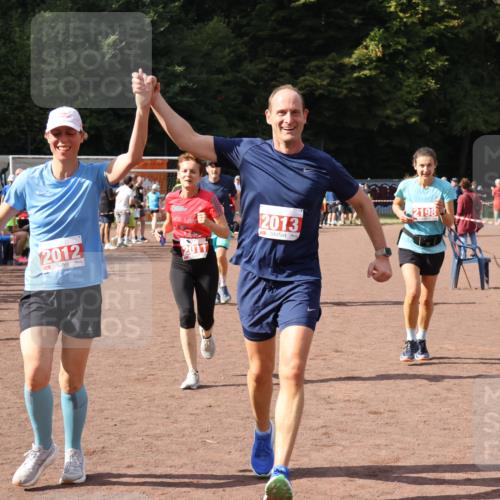 27.09.2026 - 35. Volkslauf durch das schöne Alstertal Strokosch-Dieckow http://msf.ph/oto/10576895 27.09.2026 12:31:17 Ziel 1086, 1649, 2011, 2012, 2013, 2198, 2310 meine-sportfotos.de