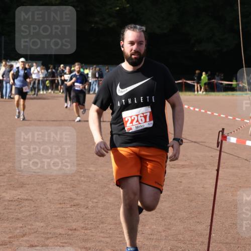 27.09.2026 - 35. Volkslauf durch das schöne Alstertal Strokosch-Dieckow http://msf.ph/oto/10576902 27.09.2026 12:39:53 Ziel 2087, 2100, 2267, 2483, 2484 meine-sportfotos.de
