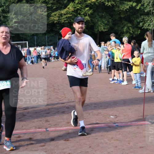 27.09.2026 - 35. Volkslauf durch das schöne Alstertal Strokosch-Dieckow http://msf.ph/oto/10576957 27.09.2026 11:19:48 Ziel 3057, 3211, 3343, 3964, 3965, 4084 meine-sportfotos.de