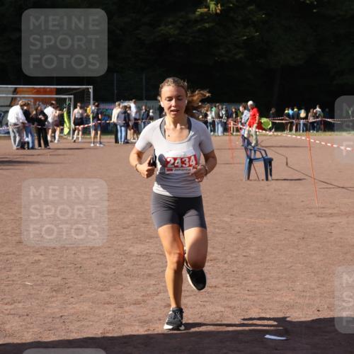 27.09.2026 - 35. Volkslauf durch das schöne Alstertal Strokosch-Dieckow http://msf.ph/oto/10577053 27.09.2026 12:40:13 Ziel 2300, 2434 meine-sportfotos.de