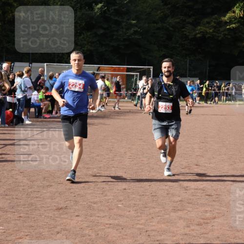 27.09.2026 - 35. Volkslauf durch das schöne Alstertal Strokosch-Dieckow http://msf.ph/oto/10577094 27.09.2026 12:31:35 Ziel 2253, 2254 meine-sportfotos.de