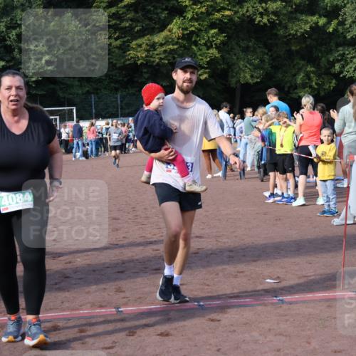 27.09.2026 - 35. Volkslauf durch das schöne Alstertal Strokosch-Dieckow http://msf.ph/oto/10577113 27.09.2026 11:19:48 Ziel 3057, 3211, 3343, 3964, 3965, 4084 meine-sportfotos.de