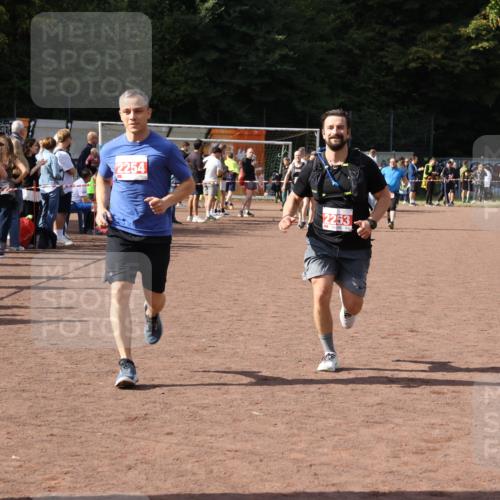 27.09.2026 - 35. Volkslauf durch das schöne Alstertal Strokosch-Dieckow http://msf.ph/oto/10577130 27.09.2026 12:31:35 Ziel 2253, 2254 meine-sportfotos.de