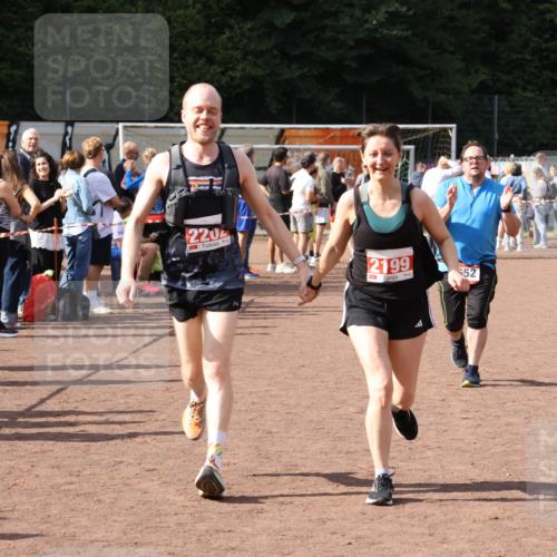 27.09.2026 - 35. Volkslauf durch das schöne Alstertal Strokosch-Dieckow http://msf.ph/oto/10577194 27.09.2026 12:31:45 Ziel 1652, 2199, 2202 meine-sportfotos.de