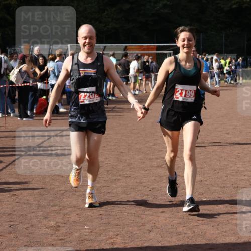 27.09.2026 - 35. Volkslauf durch das schöne Alstertal Strokosch-Dieckow http://msf.ph/oto/10577233 27.09.2026 12:31:46 Ziel 1652, 2199, 2202 meine-sportfotos.de