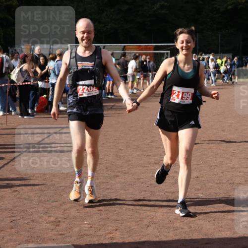 27.09.2026 - 35. Volkslauf durch das schöne Alstertal Strokosch-Dieckow http://msf.ph/oto/10577239 27.09.2026 12:31:46 Ziel 1652, 2199, 2202 meine-sportfotos.de