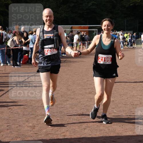 27.09.2026 - 35. Volkslauf durch das schöne Alstertal Strokosch-Dieckow http://msf.ph/oto/10577256 27.09.2026 12:31:46 Ziel 1652, 2199, 2202 meine-sportfotos.de